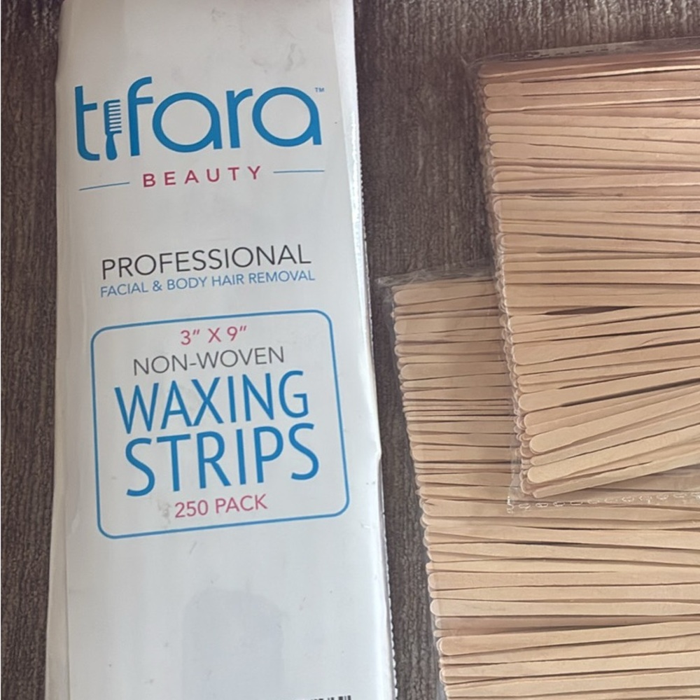 Tiara Beauty Waxing Strips Kit with Wooden Applicators - White & Tan - Picture 2 of 3